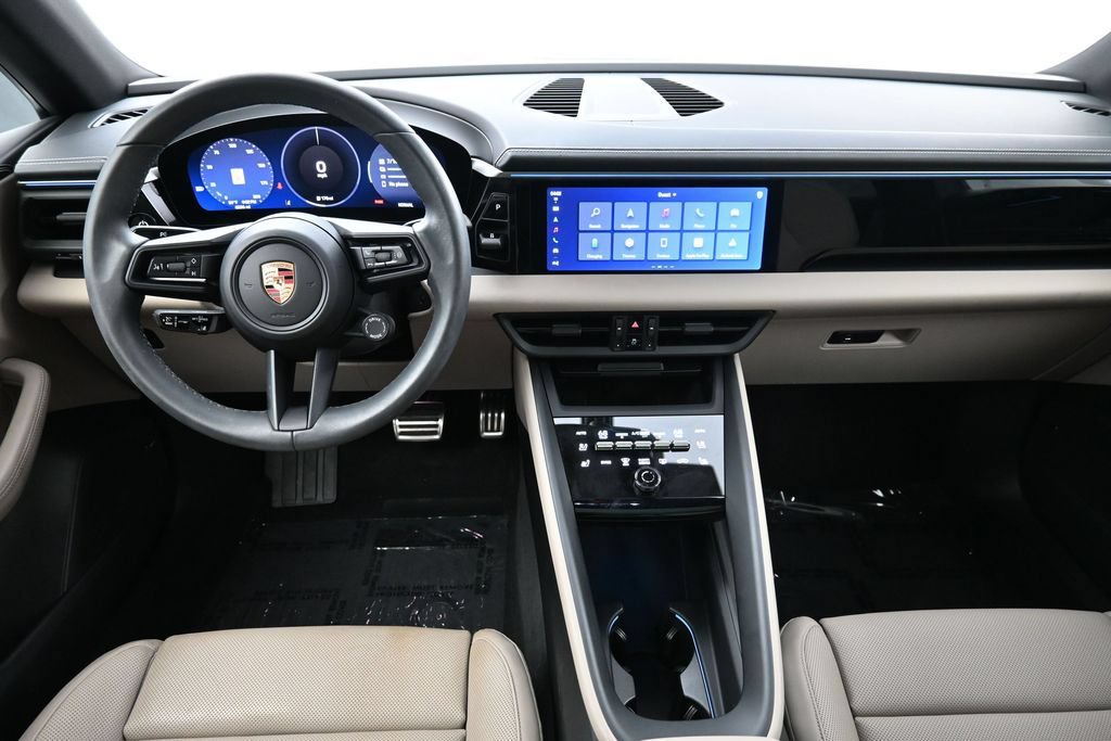 Certified 2025 Porsche Macan 4S Electric AWD/4WD image 6