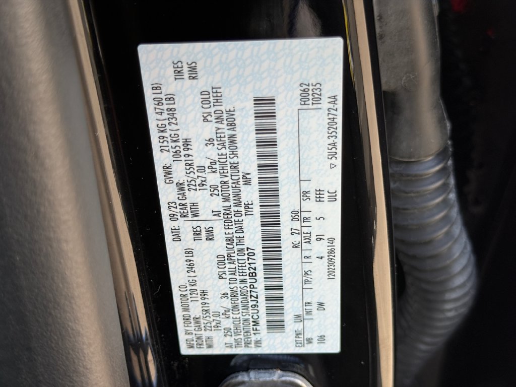 Used 2023 Ford Escape Platinum w/ Premium Technology Package AWD/4WD image 27
