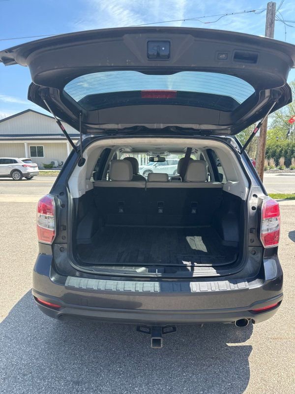 Used 2015 Subaru Forester 2.5i Limited AWD/4WD image 8