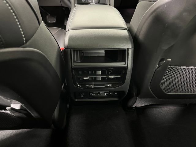 Used 2025 Jeep Grand Cherokee Limited AWD/4WD image 41