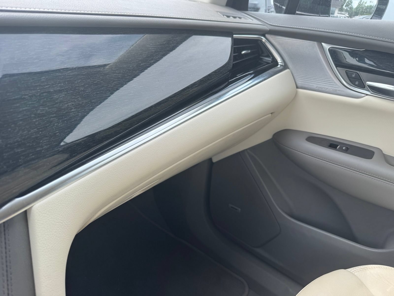 Certified 2021 Cadillac XT6 Premium Luxury AWD/4WD image 19