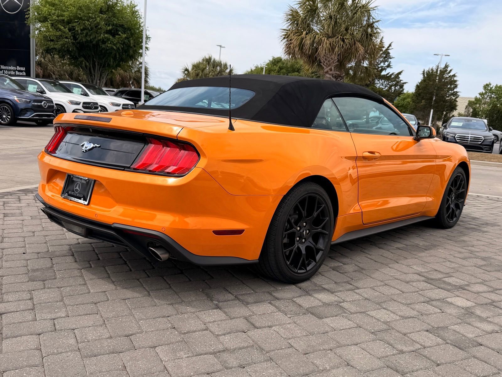 Used 2018 Ford Mustang Premium w/ Ecoboost Performance Package RWD image 7