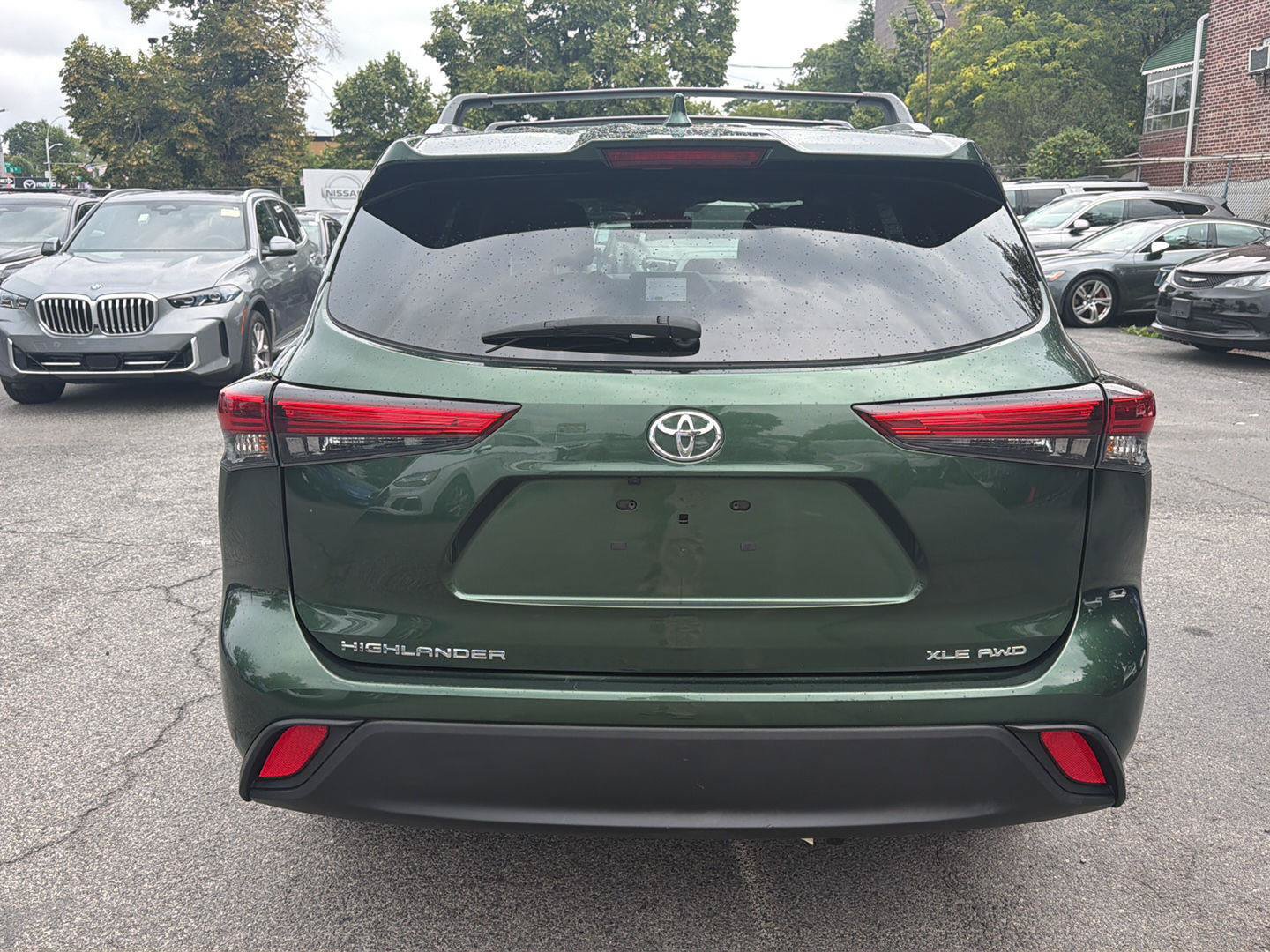 Used 2023 Toyota Highlander XLE AWD/4WD image 6