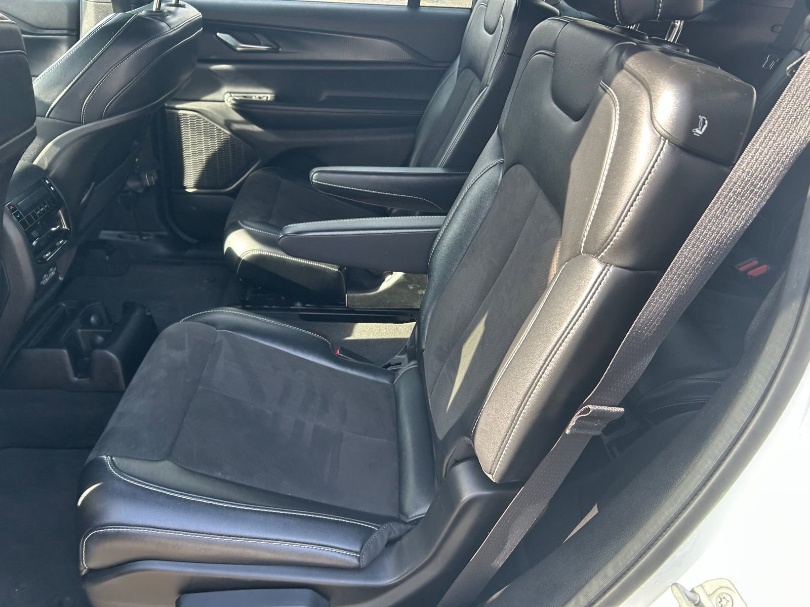 Used 2023 Jeep Grand Cherokee L Laredo image 23