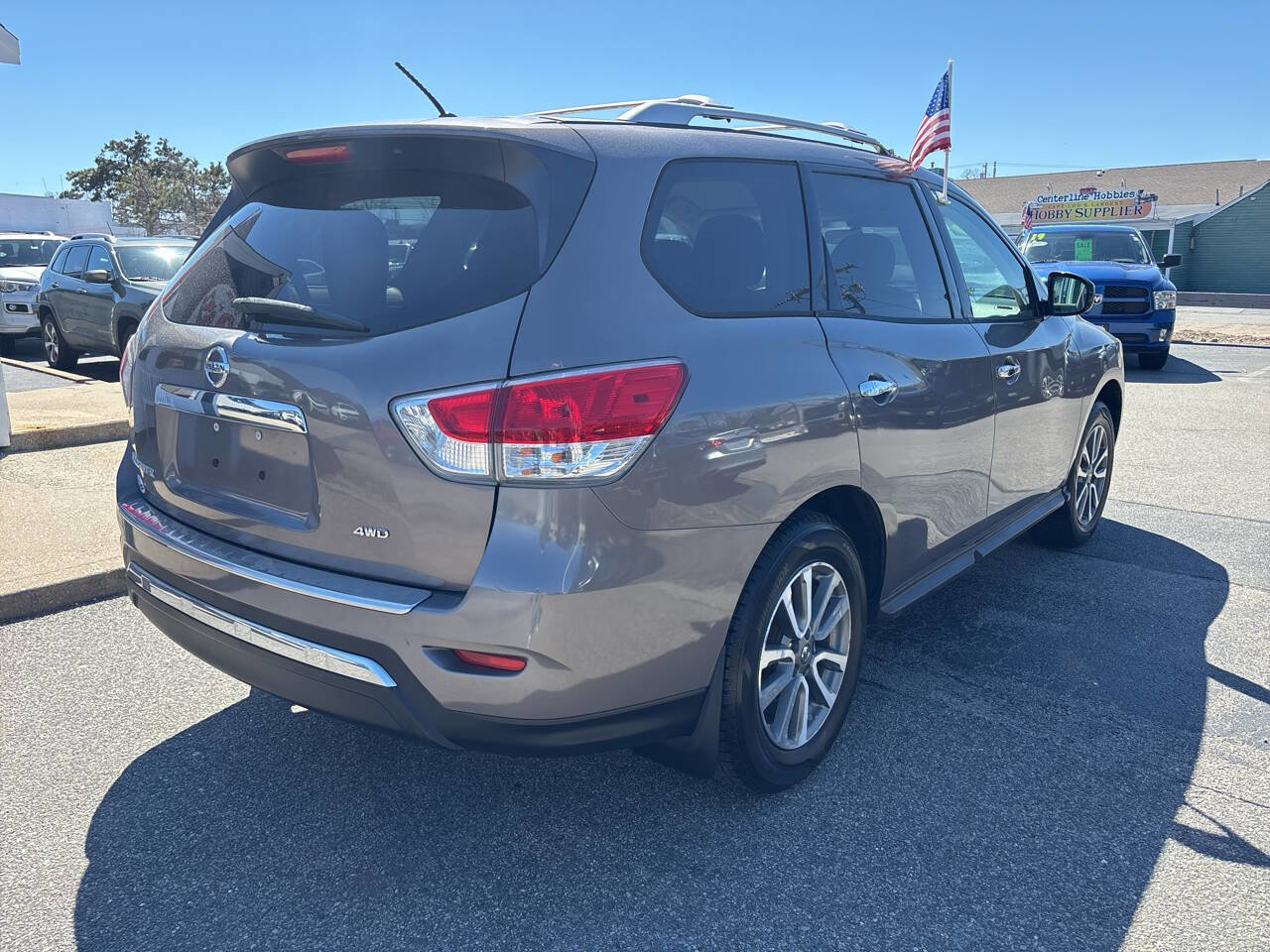 Used 2013 Nissan Pathfinder S AWD/4WD image 9