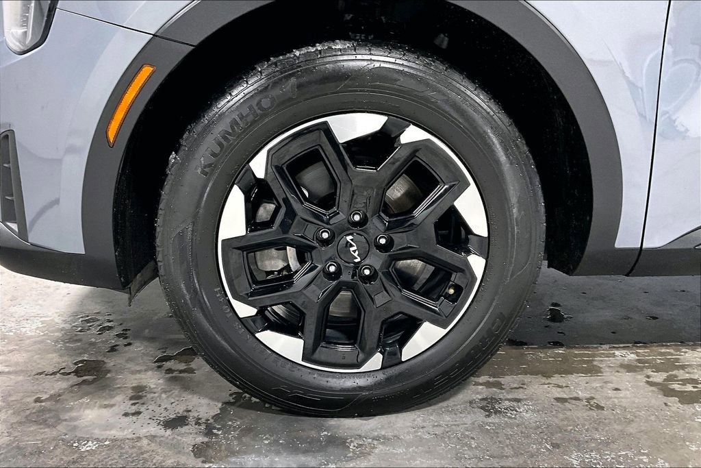 Used 2024 Kia Sorento S image 11