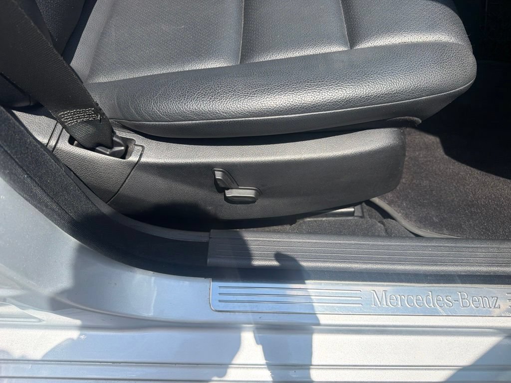 Used 2011 Mercedes-Benz C 300 4MATIC Sedan image 38