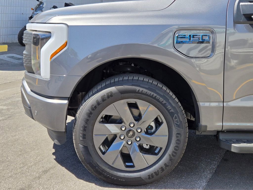 New 2025 Ford F150 Lightning Flash AWD/4WD image 8