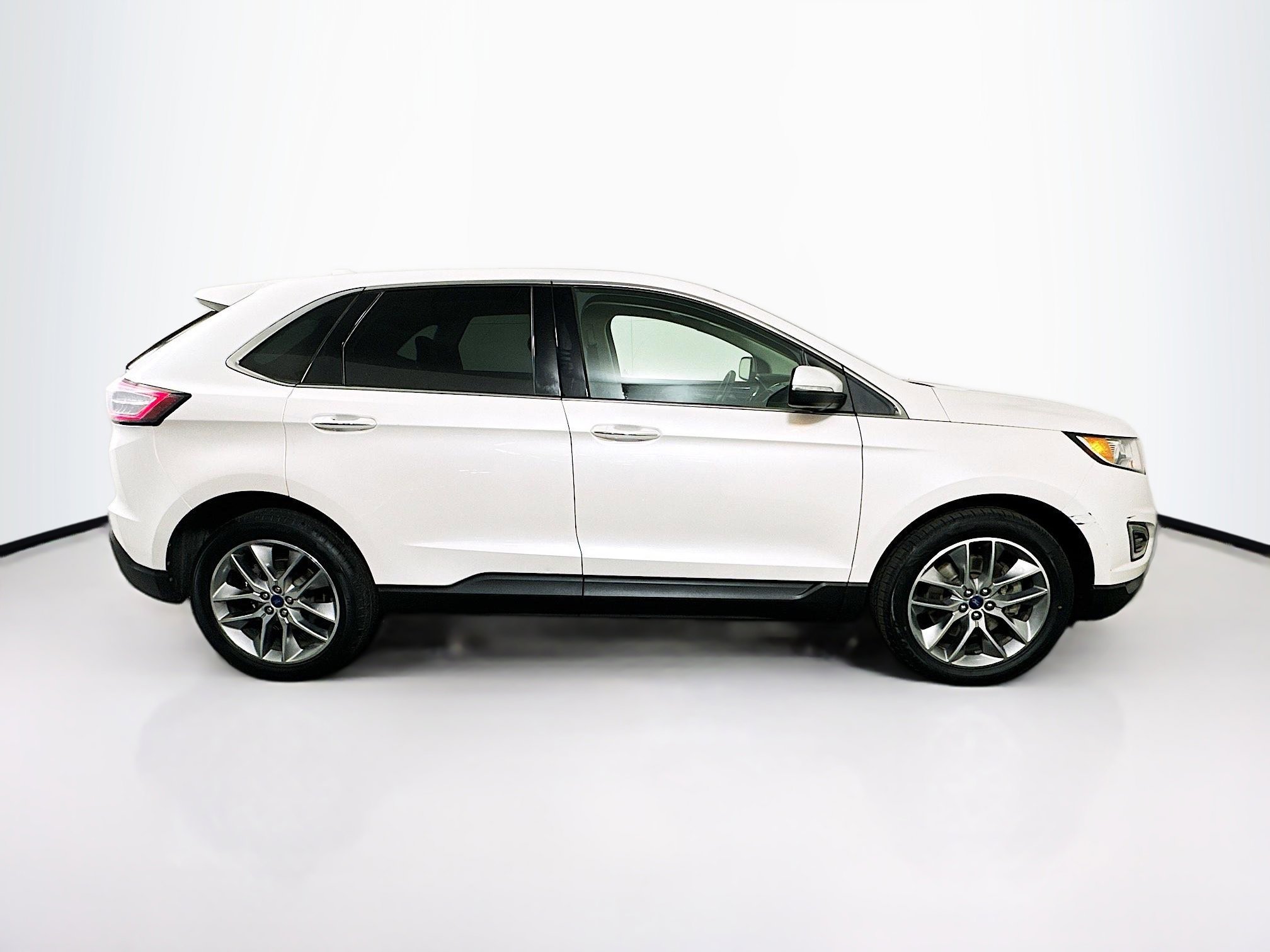 Used 2017 Ford Edge Titanium w/ Equipment Group 301A FWD image 10