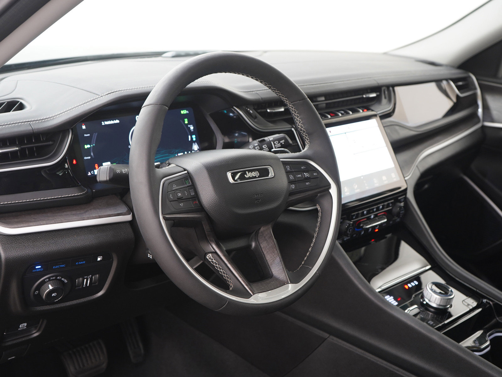 Used 2022 Jeep Grand Cherokee Limited 4xe w/ Luxury Tech Group II image 25