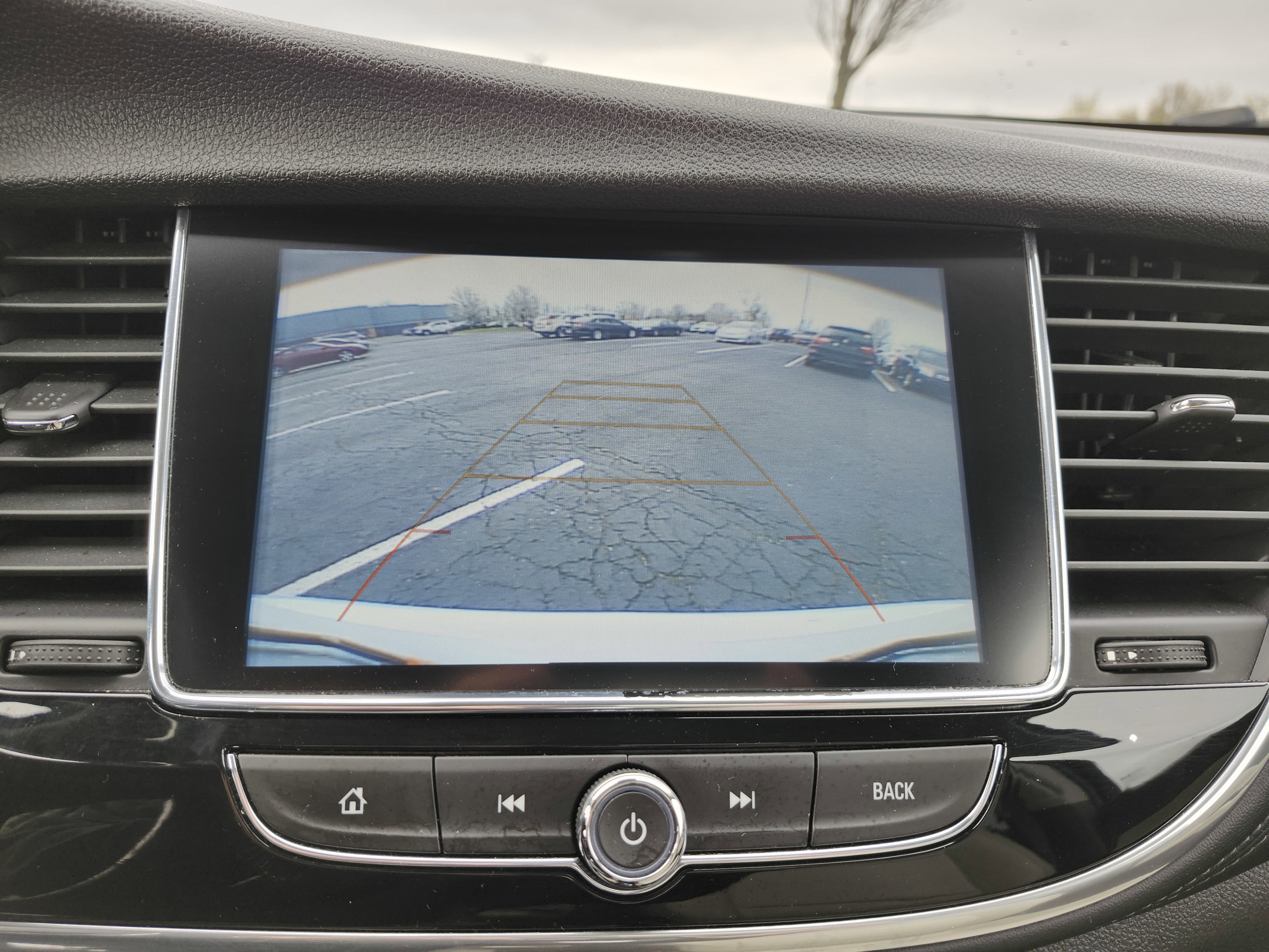 Used 2020 Buick Encore Essence AWD/4WD image 2