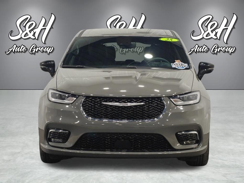 Used 2025 Chrysler Pacifica Select image 14