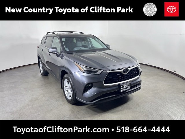 Used 2022 Toyota Highlander LE