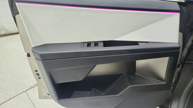 Used 2024 Tesla Cybertruck AWD Crew Cab image 32