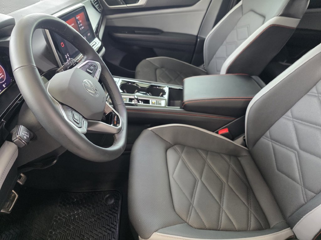 New 2026 Volkswagen Atlas Peak Edition AWD/4WD image 12