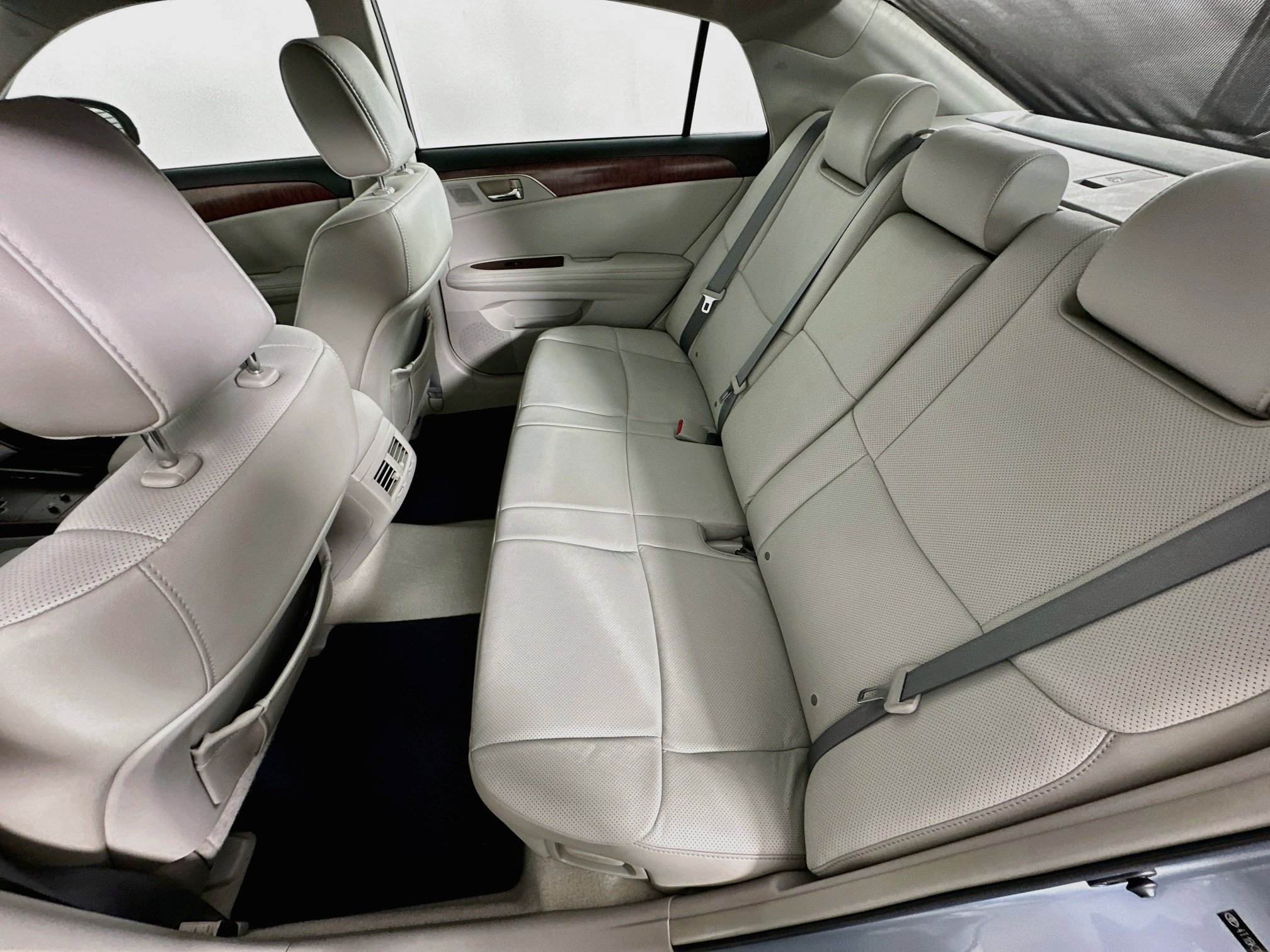 Used 2012 Toyota Avalon Limited FWD image 28