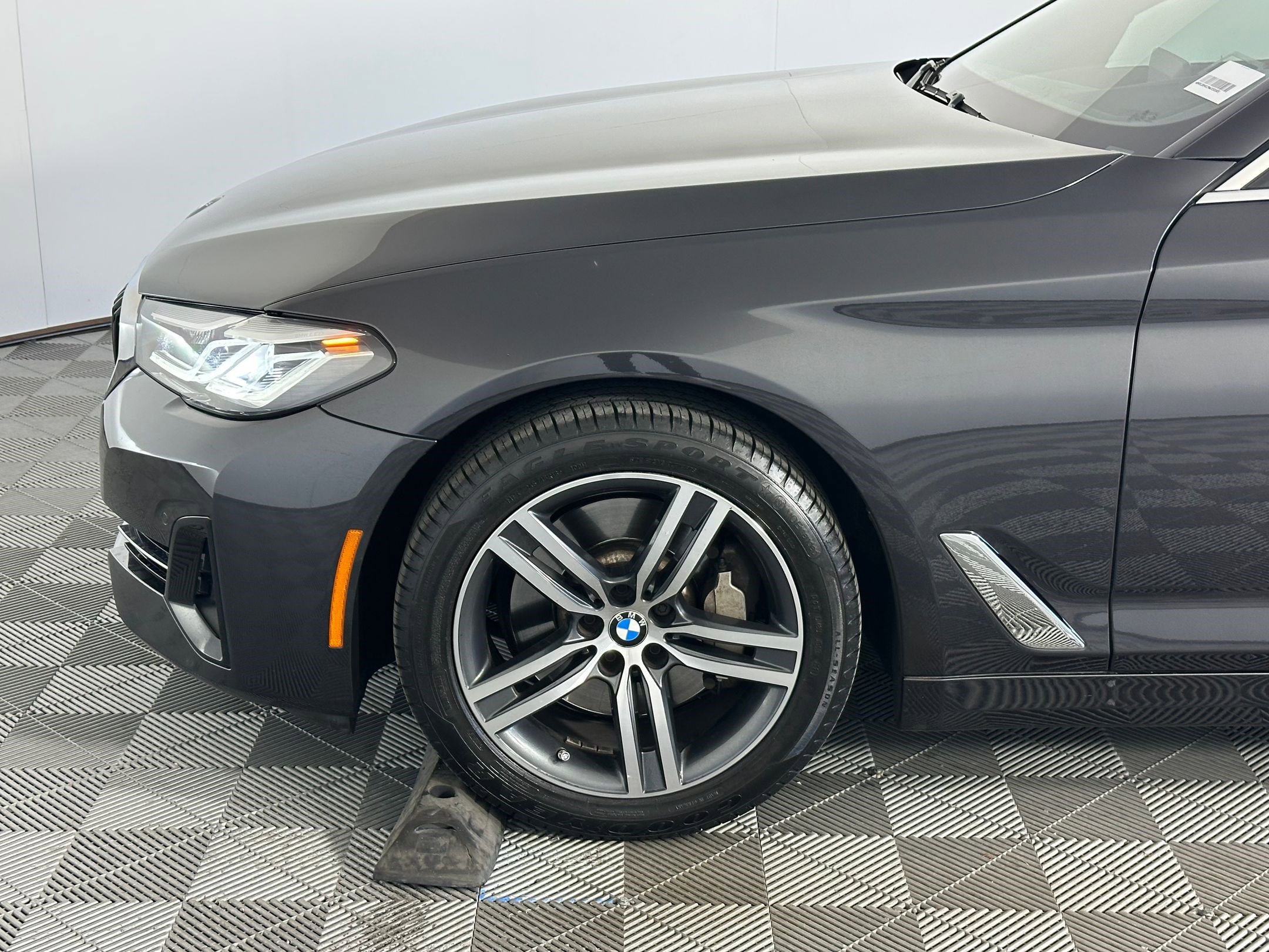 Used 2022 BMW 530i w/ Executive Package image 9