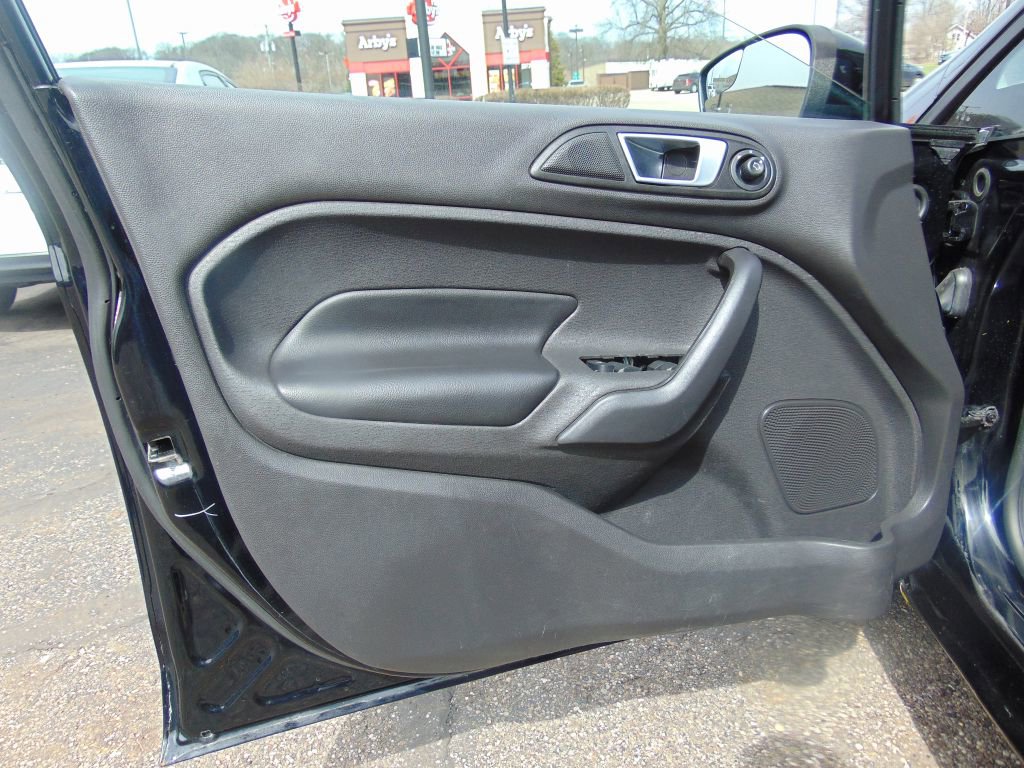 Used 2017 Ford Fiesta Titanium image 23
