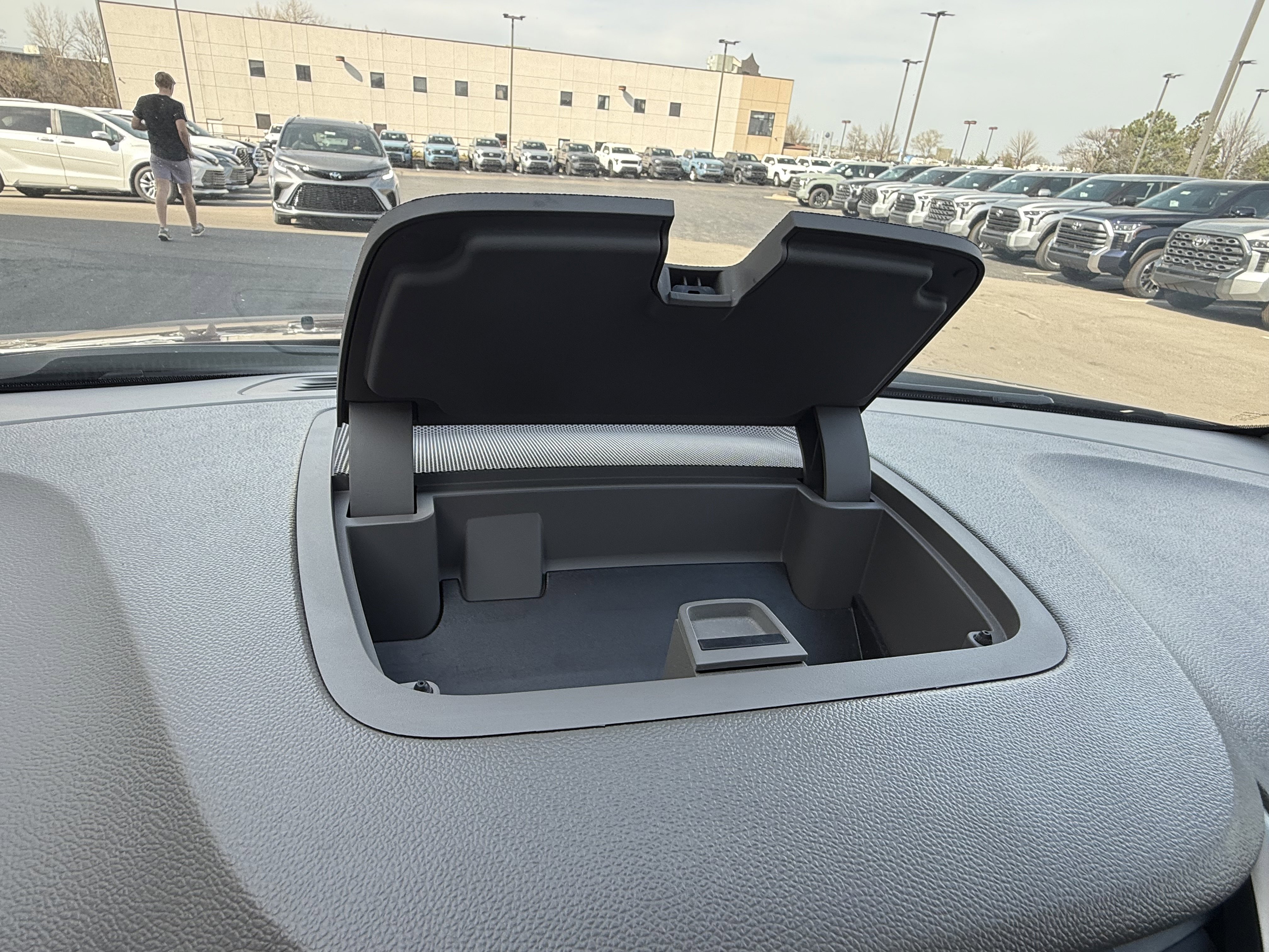 Used 2017 Chevrolet Traverse LT image 17