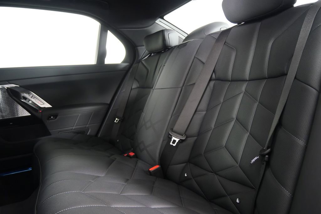 Used 2026 BMW 750e xDrive 750e xDrive w/ Executive Package image 16