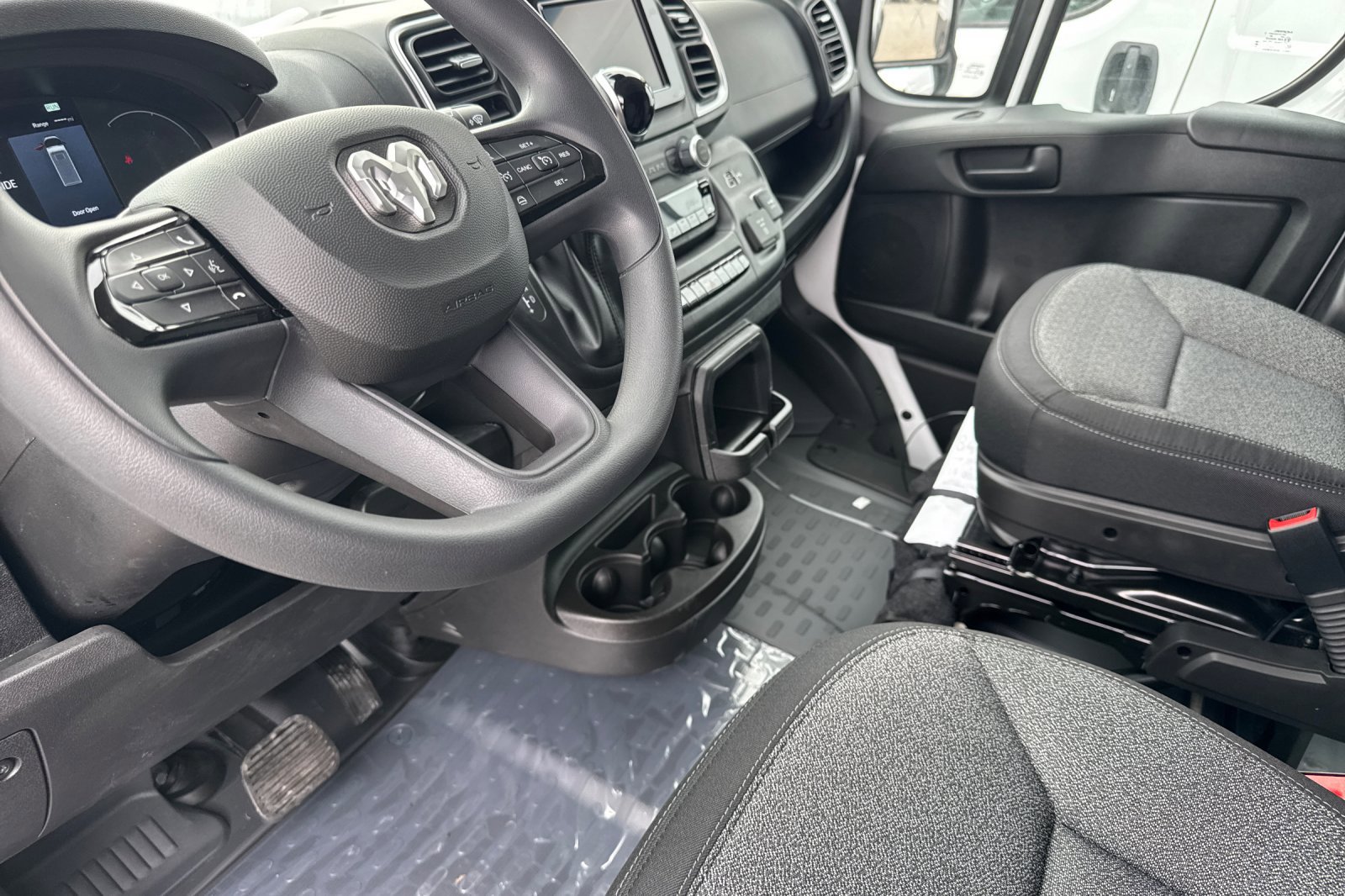 New 2026 RAM ProMaster 2500 w/ Quick Order Package 22G SLT image 9