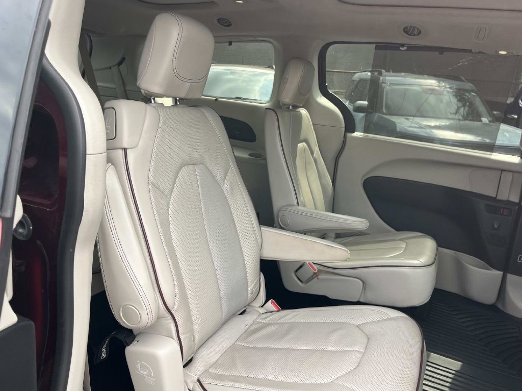 Used 2020 Chrysler Pacifica Limited FWD image 27