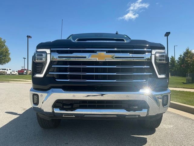 Used 2024 Chevrolet Silverado 3500 LTZ w/ LTZ Plus Package AWD/4WD image 8