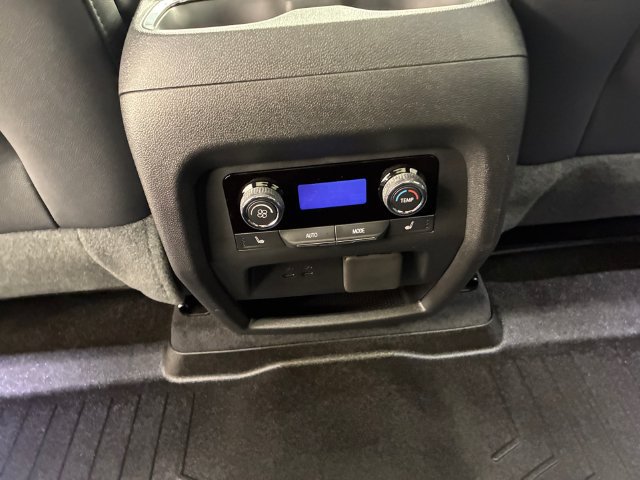 Certified 2026 Chevrolet Traverse High Country AWD/4WD image 19