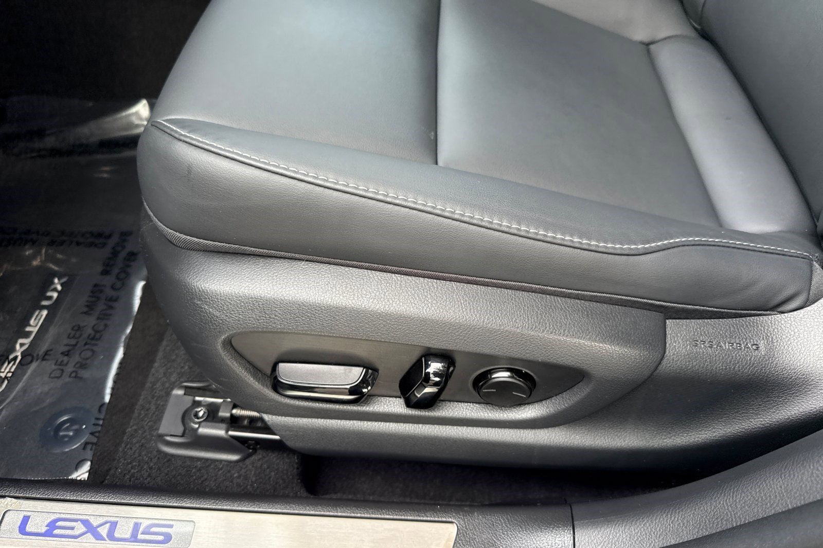 Certified 2024 Lexus UX 250h FWD image 14