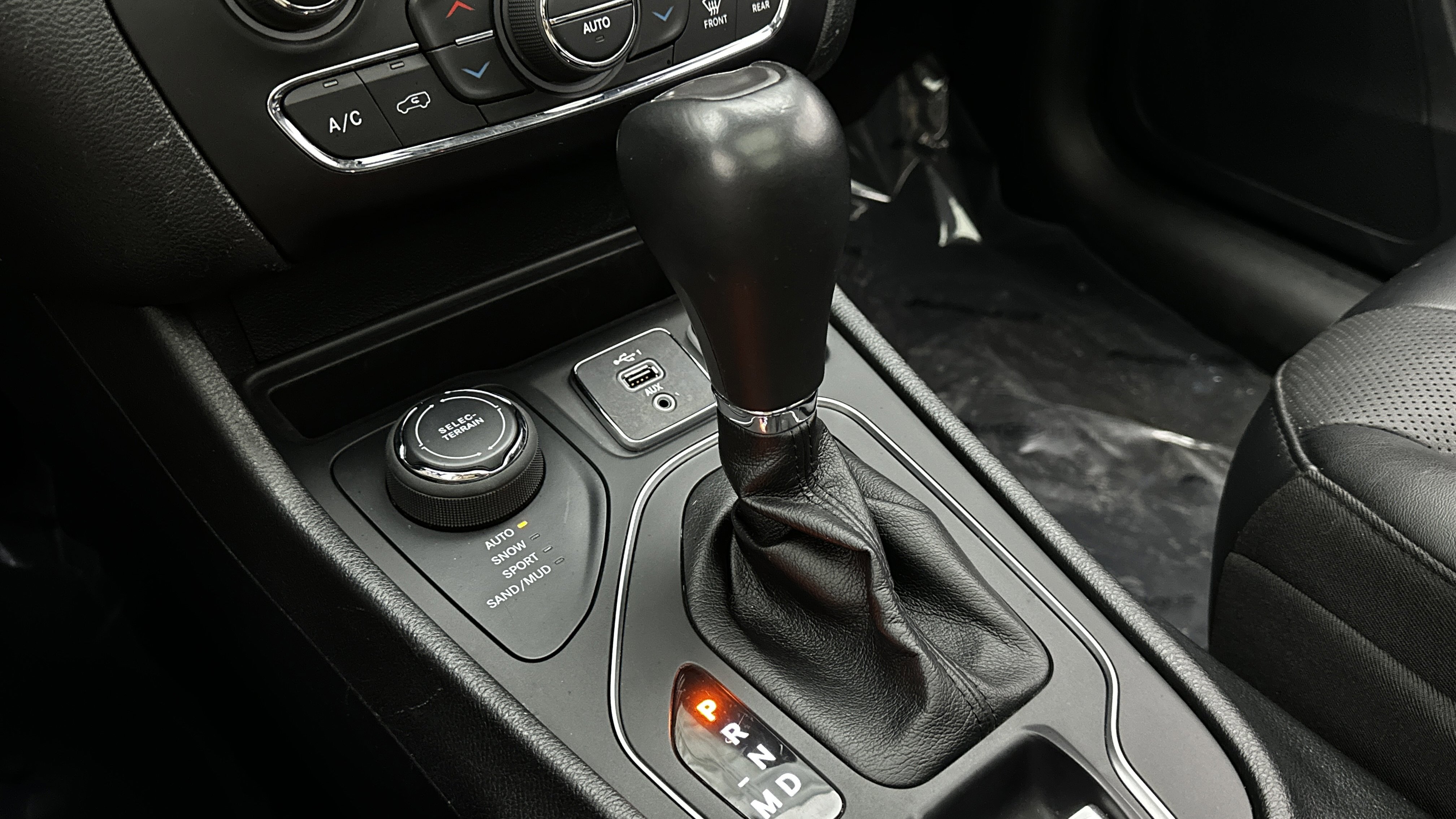 Used 2022 Jeep Cherokee Latitude Lux w/ Sun & Sound Group AWD/4WD image 22