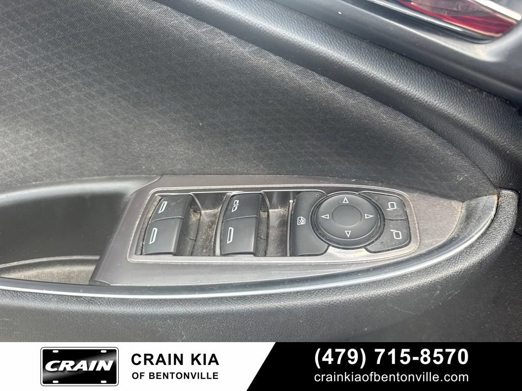 Used 2018 Chevrolet Malibu LT FWD image 12