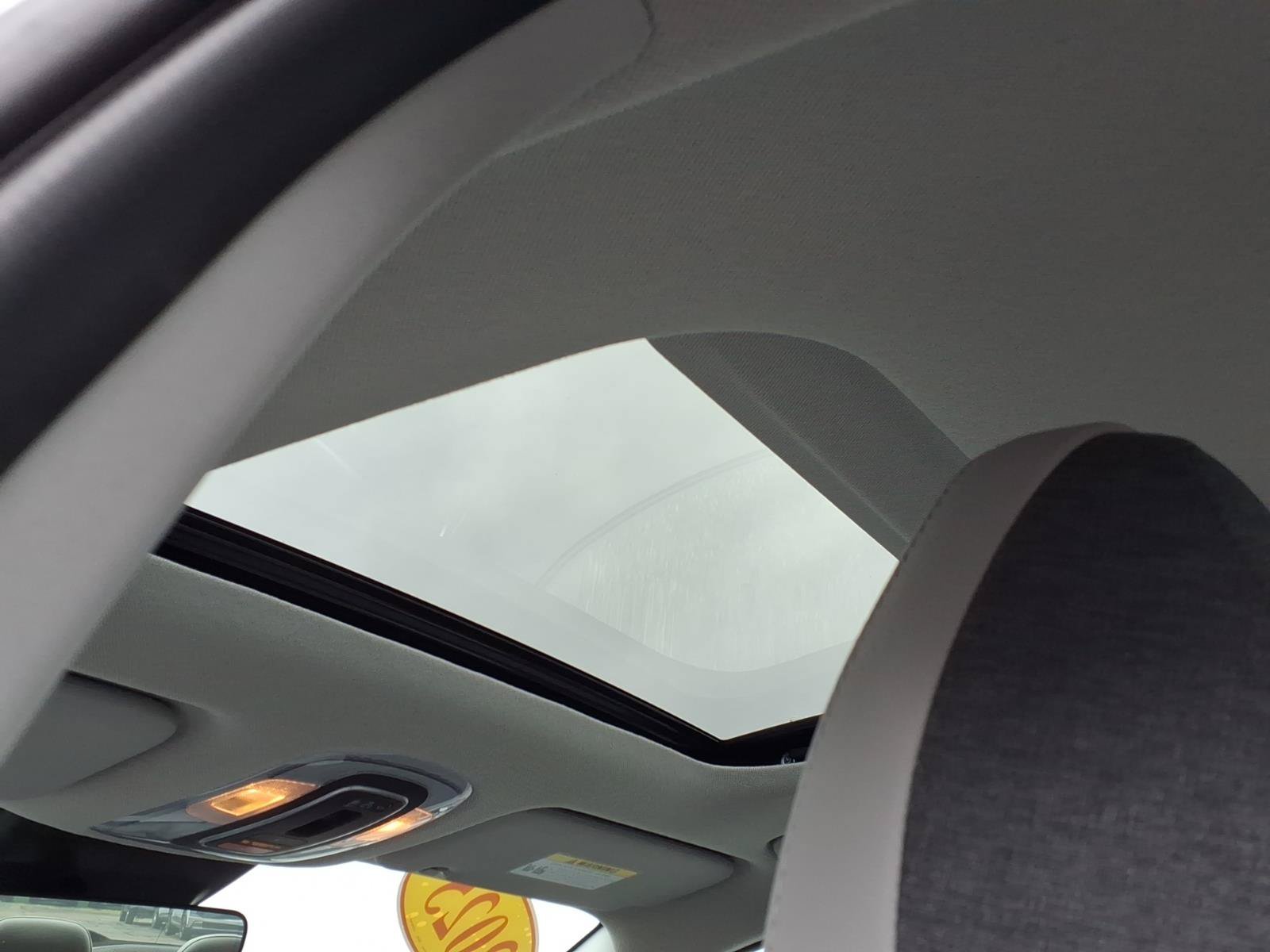 New 2025 Hyundai Elantra Limited FWD image 6