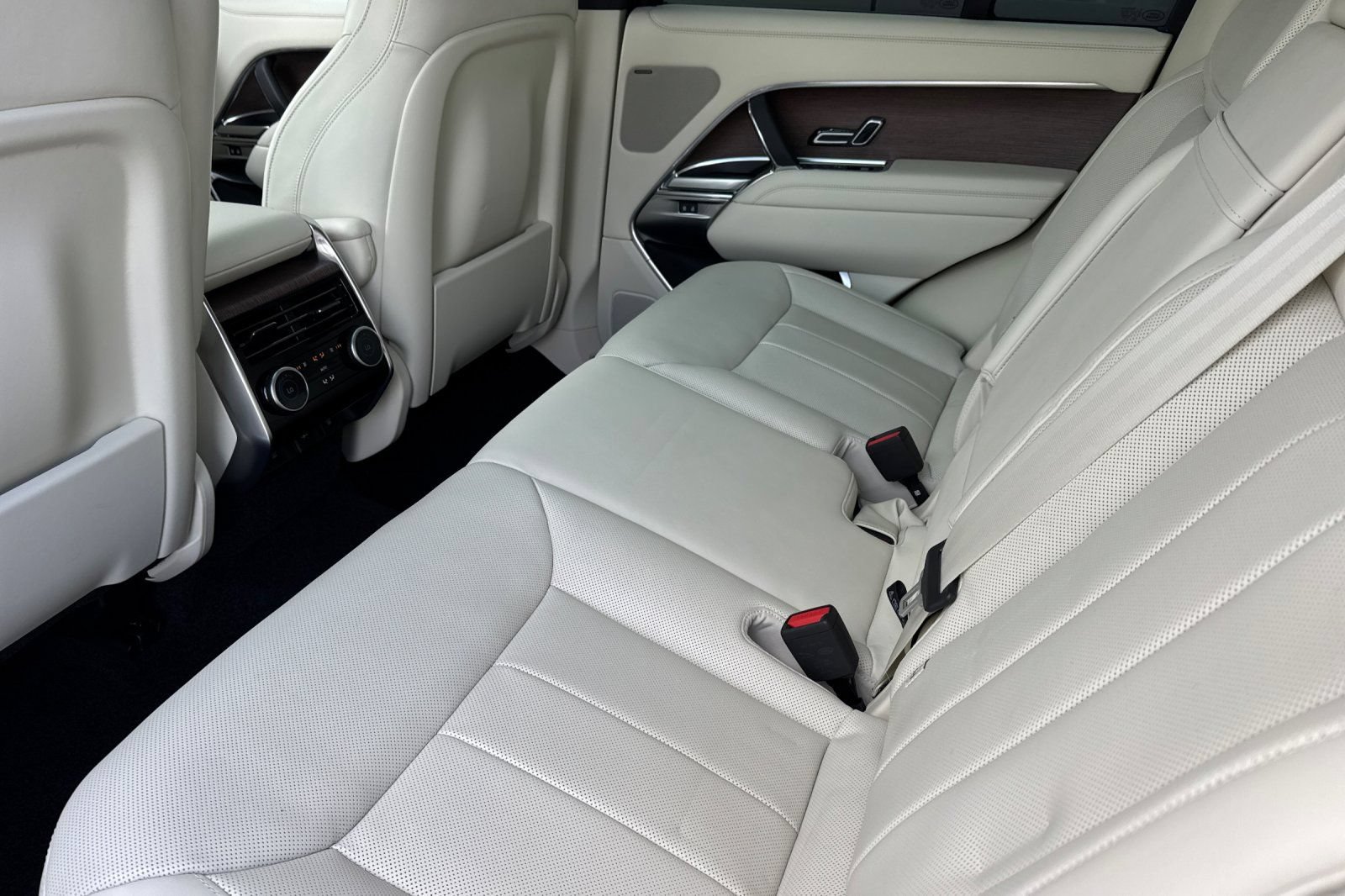 Used 2023 Land Rover Range Rover SE AWD/4WD image 12