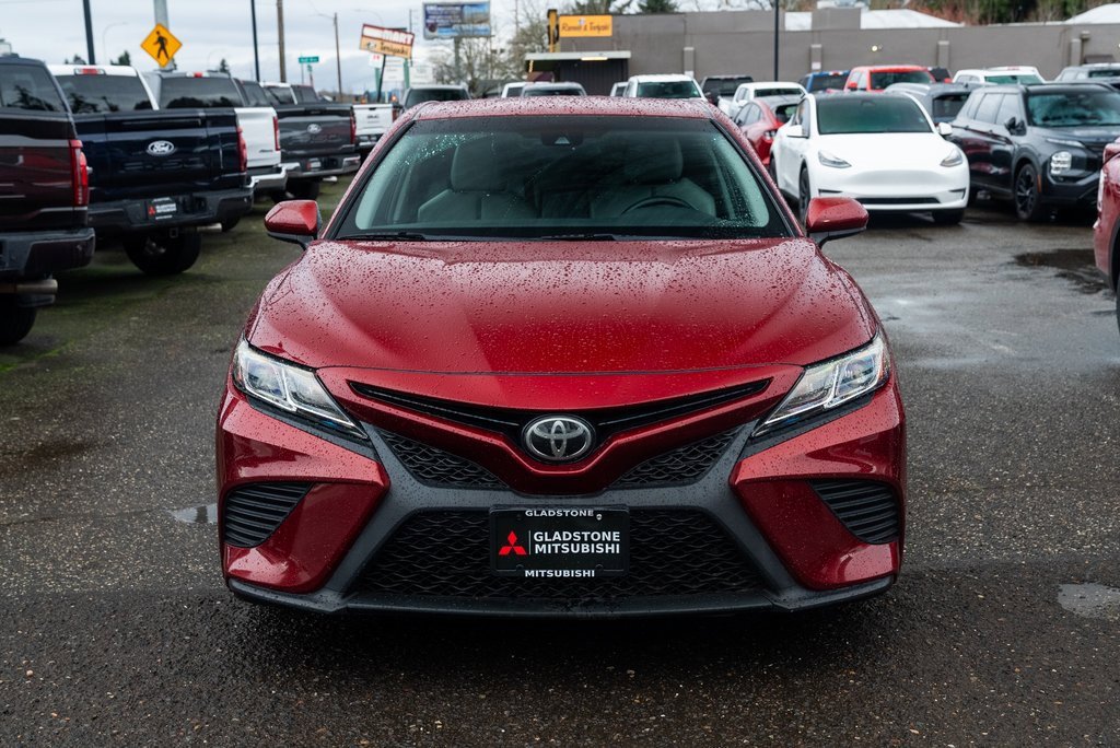 Used 2018 Toyota Camry SE image 2