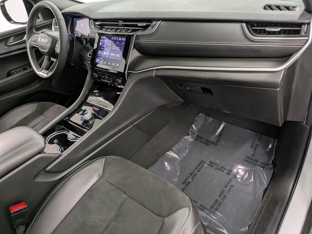 Used 2023 Jeep Grand Cherokee Altitude image 29