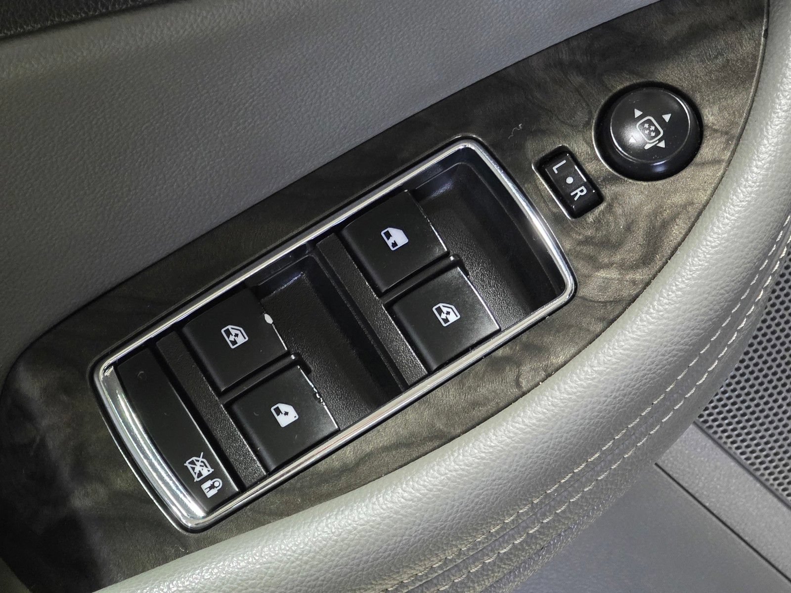 Used 2015 Chevrolet Impala LTZ FWD image 21