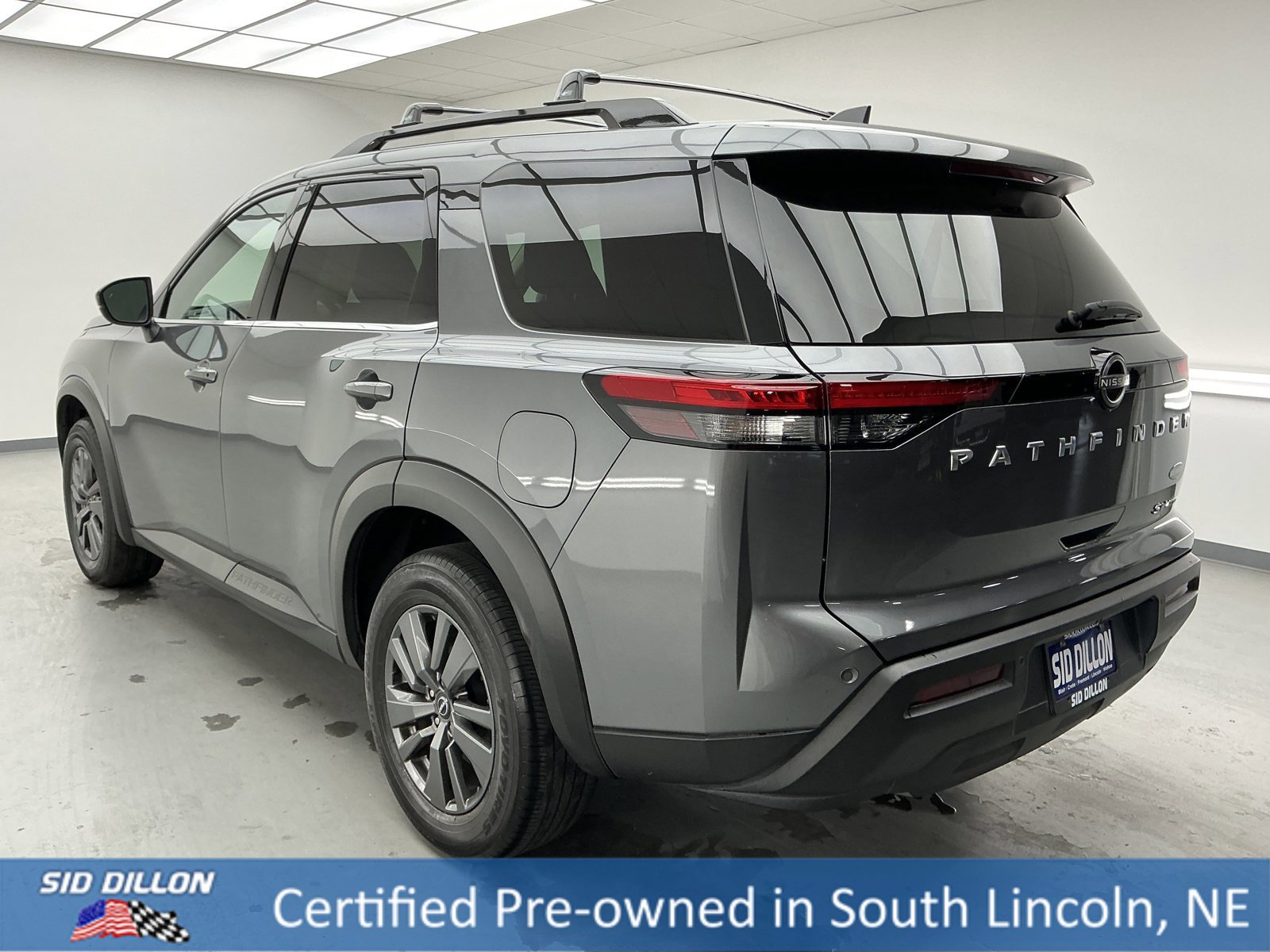 Used 2023 Nissan Pathfinder SV image 6