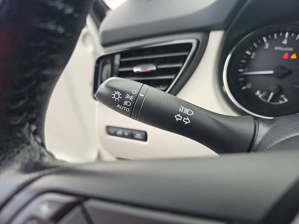 Used 2022 Nissan Rogue Sport SL AWD/4WD image 34