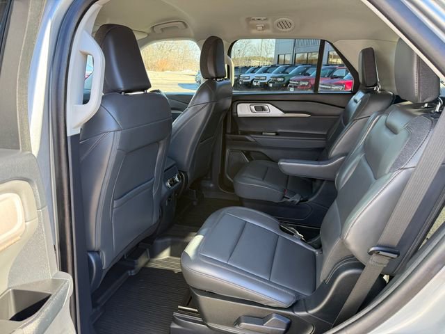 Used 2025 Ford Explorer Active w/ Active Comfort Package image 4