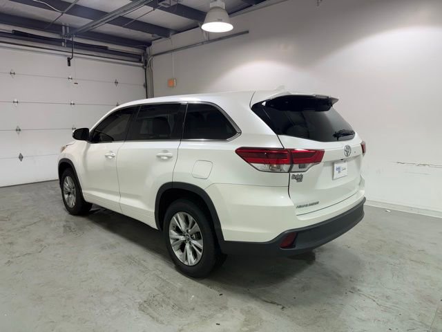 Used 2017 Toyota Highlander Plus FWD image 5