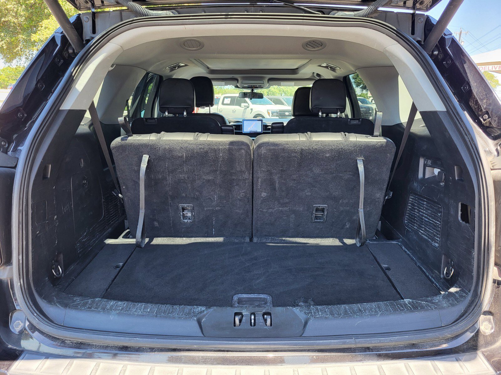 Used 2022 Ford Explorer XLT w/ Equipment Group 202A AWD/4WD image 31