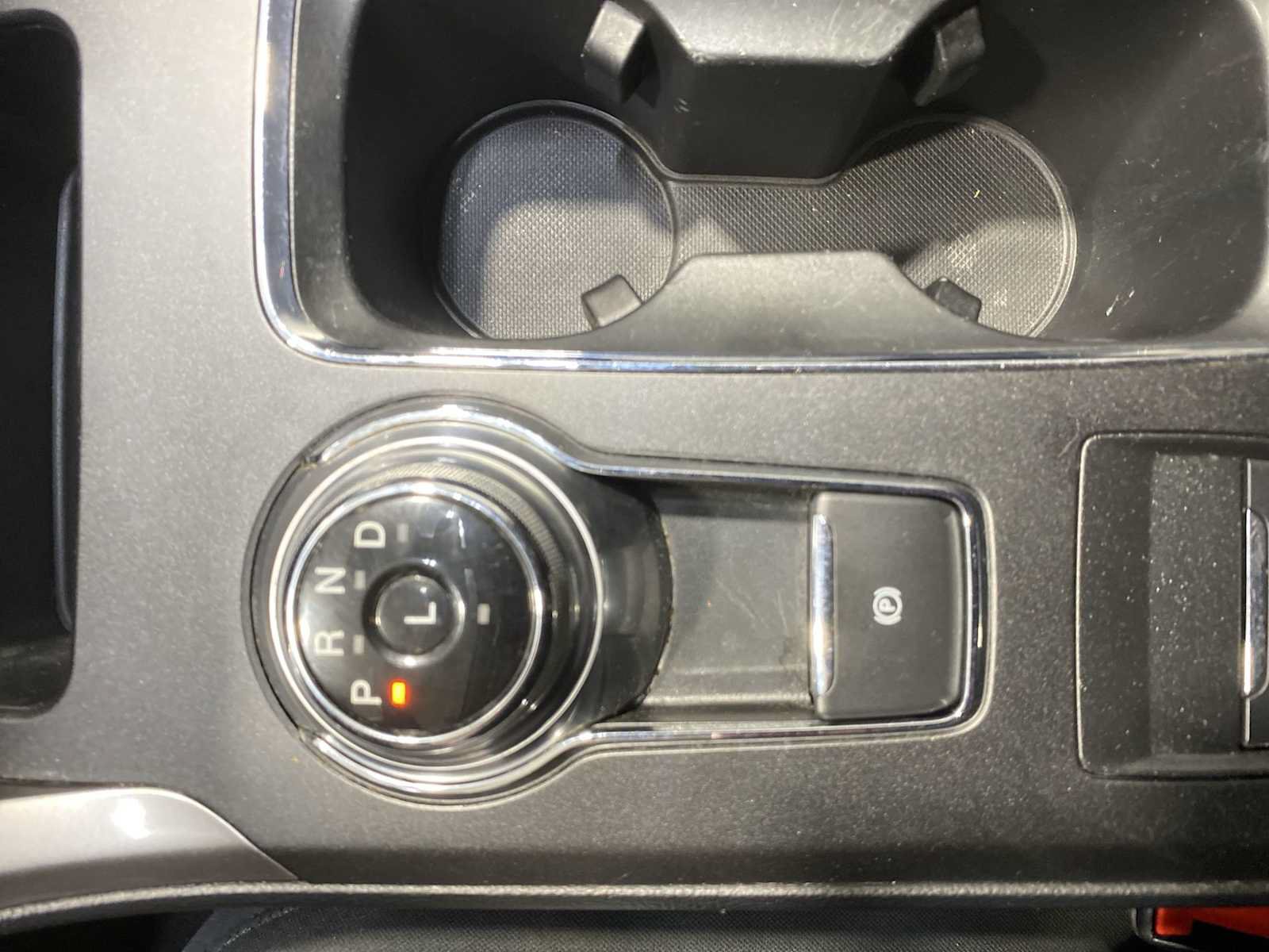 Used 2019 Ford Fusion SE FWD image 17
