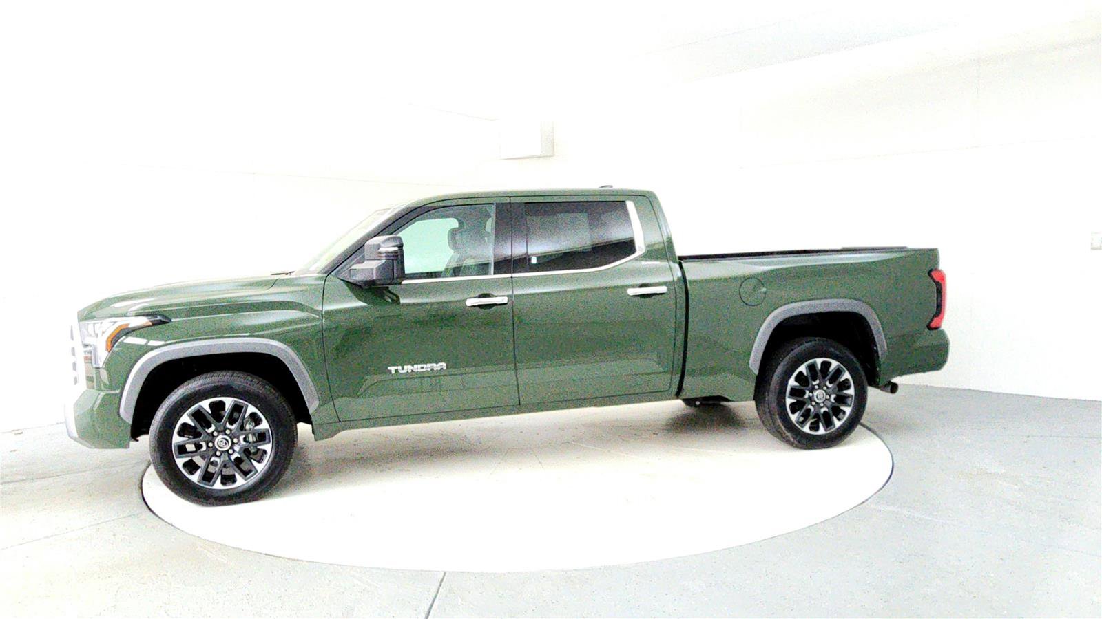 Used 2023 Toyota Tundra Limited AWD/4WD image 3