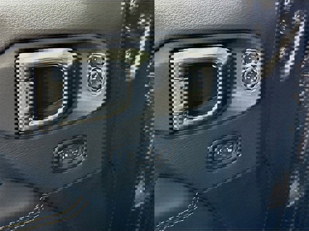 Used 2025 Jeep Wrangler Sahara w/ Safety Group image 11