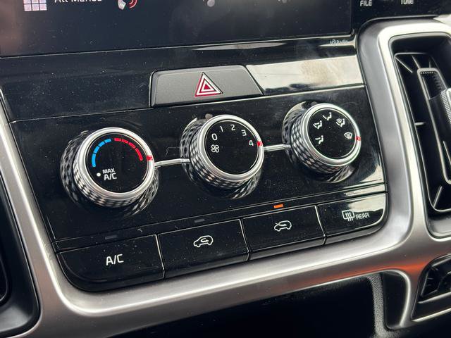 Certified 2023 Kia Sorento LX image 30