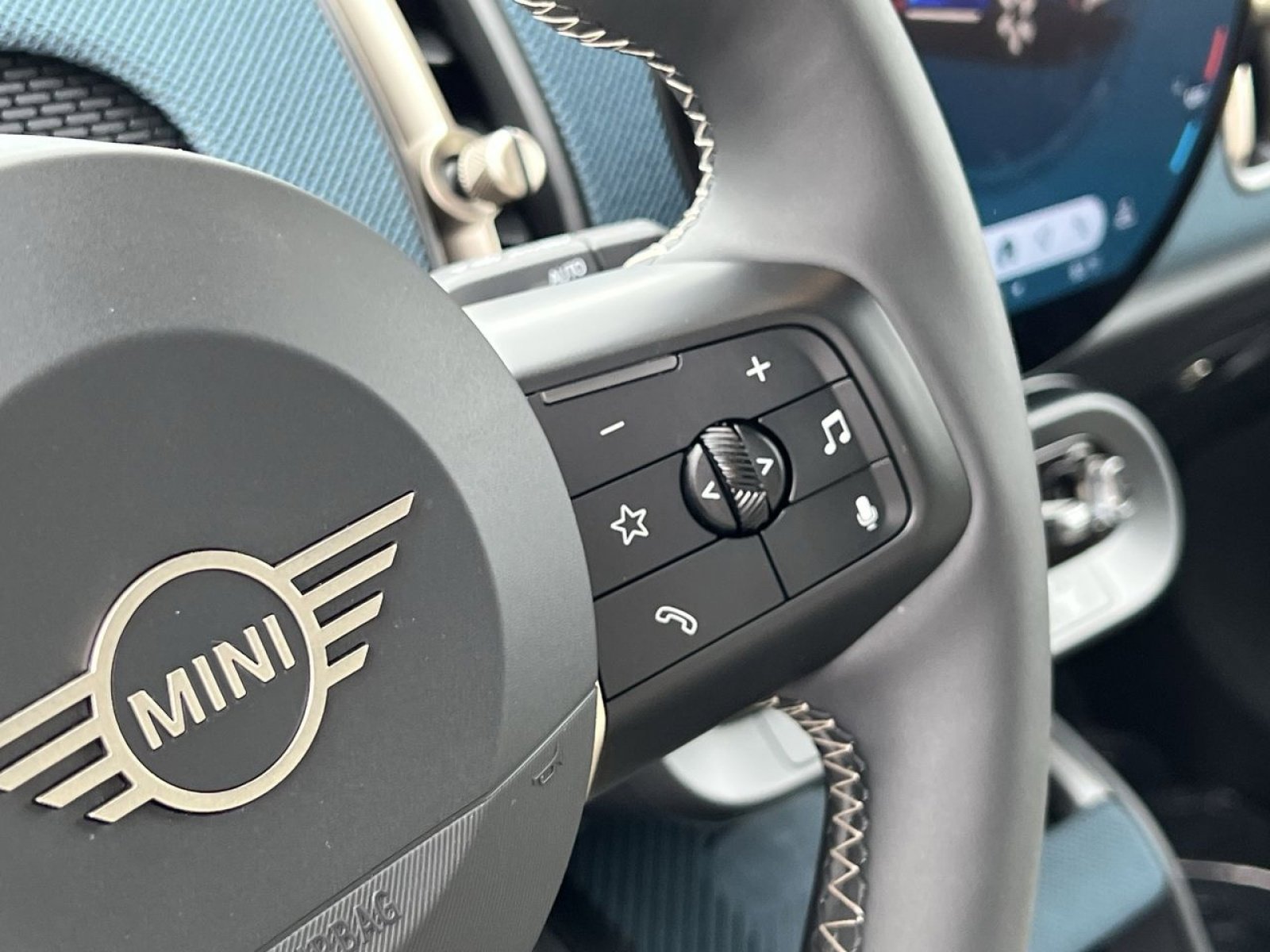 Certified 2025 MINI Cooper Countryman S w/ Comfort Package Max image 29