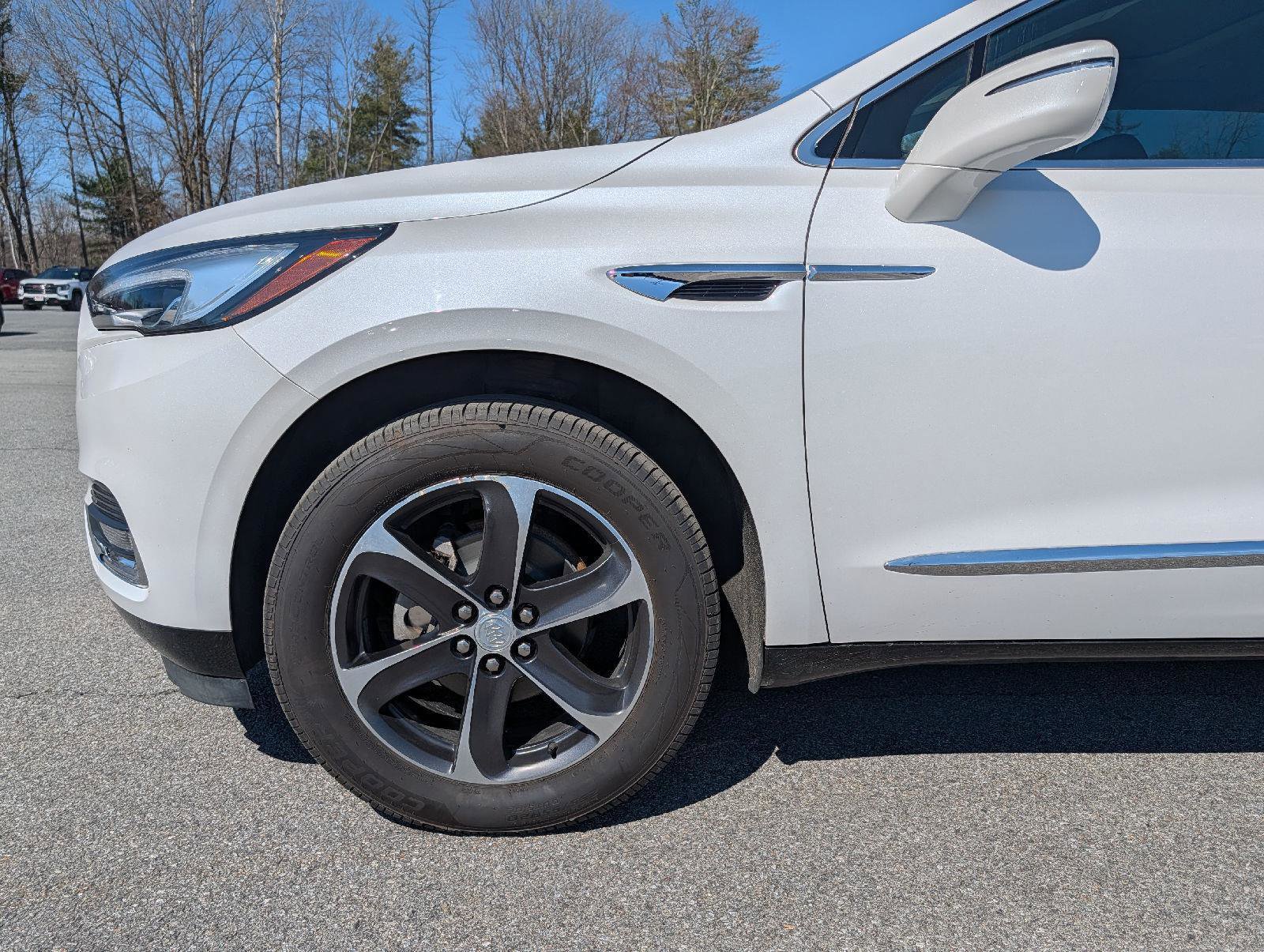 Used 2020 Buick Enclave Essence w/ Sport Touring Edition image 3