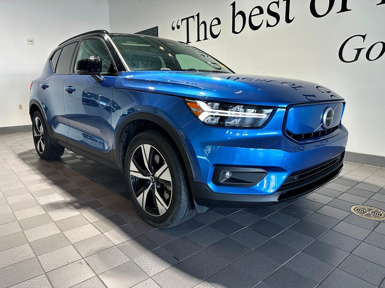 Used 2021 Volvo XC40 P8 Recharge w/ Advanced Package AWD/4WD video 1