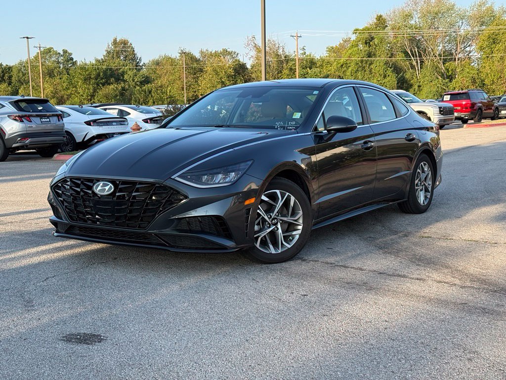 Certified 2023 Hyundai Sonata SEL w/ Preferred Accessory Package FWD image 3
