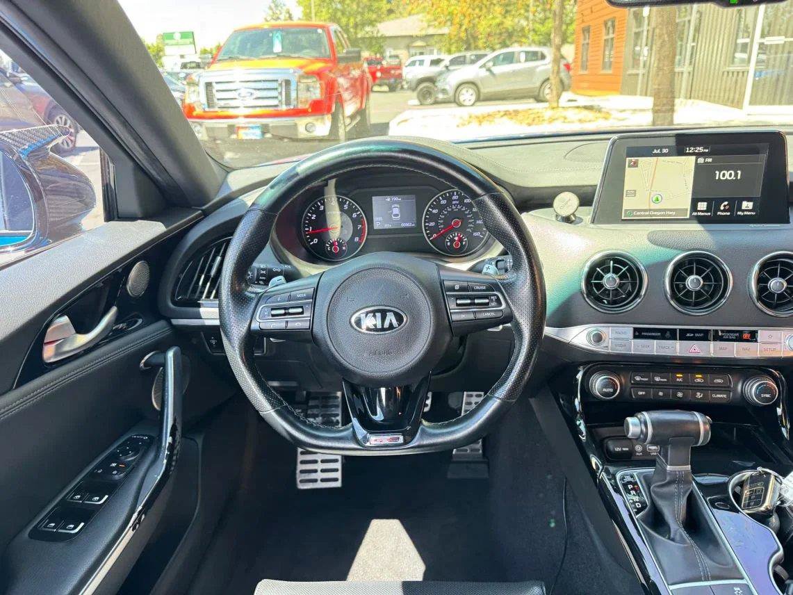 Used 2020 Kia Stinger GT-Line w/ Sun & Sound Package RWD image 14